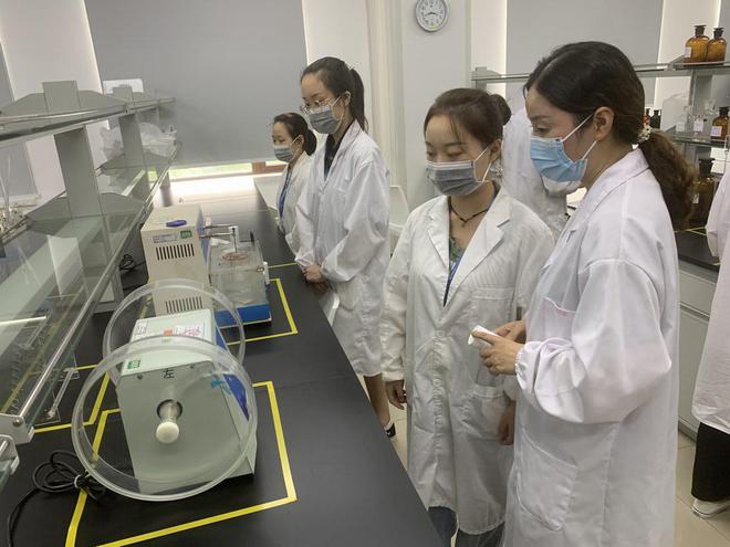 新征程奮進者|從基層實驗員到藥企掌舵人,她與企業同發展