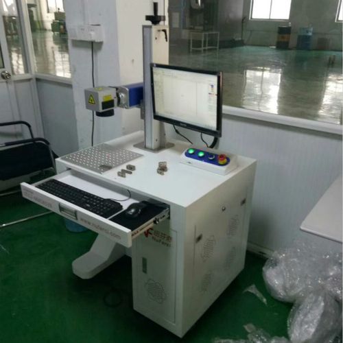 光纖激光打標機 金屬標牌與工藝品刻字的高效解決方案